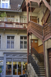 Logis secondaire : détail de la façade antérieure avec l'escalier à cage ouverte. © Région Bourgogne-Franche-Comté, Inventaire du Patrimoine