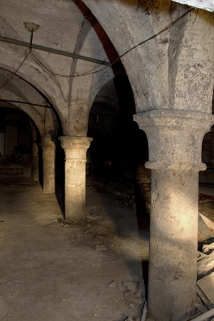 Logis principal : détail d'une rangée de colonnes de la cave. © Région Bourgogne-Franche-Comté, Inventaire du Patrimoine