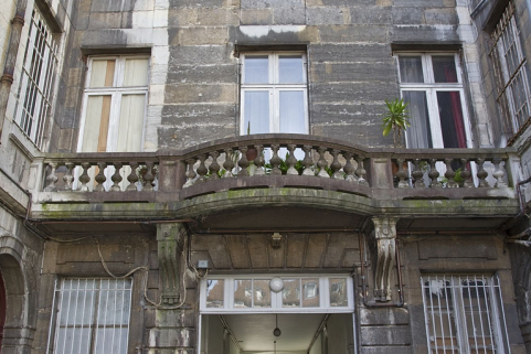 Logis principal, façade postérieure : détail du balcon du premier étage. © Région Bourgogne-Franche-Comté, Inventaire du Patrimoine