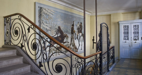 Aile droite : vue d'ensemble de la peinture murale de la cage d'escalier, copie de "La chasse au cerf" de Gustave Courbet. © Région Bourgogne-Franche-Comté, Inventaire du Patrimoine