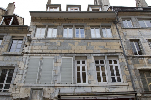 Façade antérieure du logis principal : détail des étages. © Région Bourgogne-Franche-Comté, Inventaire du Patrimoine
