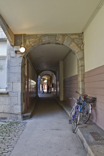Vue du passage cocher depuis la première cour. © Région Bourgogne-Franche-Comté, Inventaire du Patrimoine