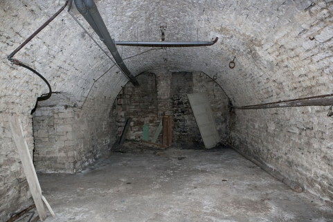 Logis principal, sous-sol : cave D, depuis le fond. © Région Bourgogne-Franche-Comté, Inventaire du Patrimoine
