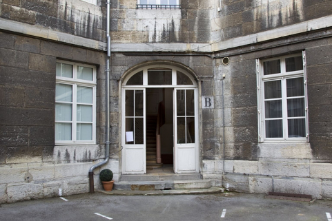 Logis principal : entrée secondaire de l'aile droite. © Région Bourgogne-Franche-Comté, Inventaire du Patrimoine