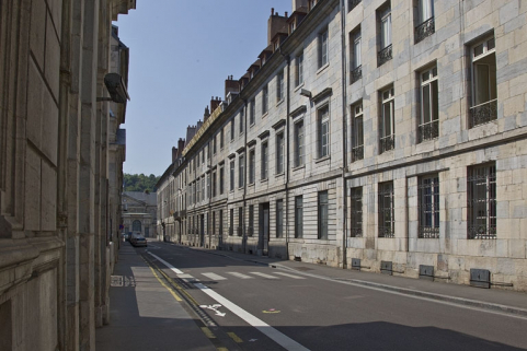 Logis principal : façade sur rue, de trois quarts droit. © Région Bourgogne-Franche-Comté, Inventaire du Patrimoine