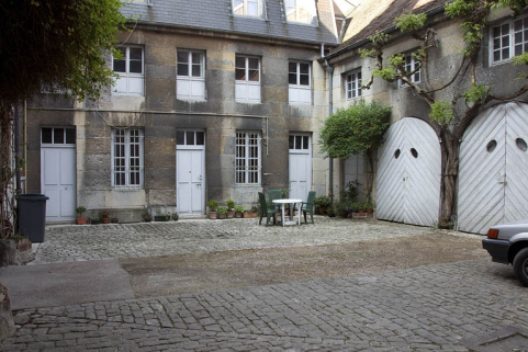 Vue de l'aile gauche des communs. © Région Bourgogne-Franche-Comté, Inventaire du Patrimoine