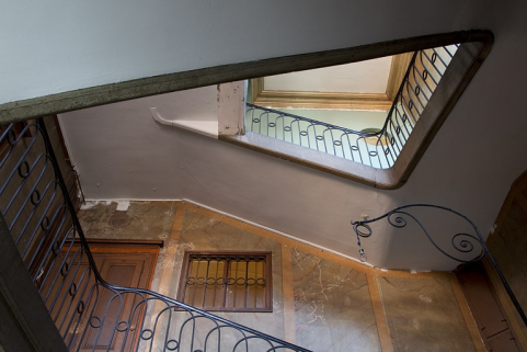 Logis principal, intérieur : vue d'ensemble de la cage d'escalier. © Région Bourgogne-Franche-Comté, Inventaire du Patrimoine