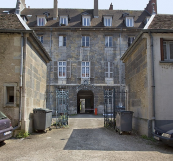 Logis principal, façade postérieure depuis la deuxième cour. © Région Bourgogne-Franche-Comté, Inventaire du Patrimoine