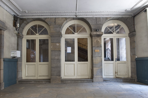 Vue de l'entrée de l'escalier, de face. © Région Bourgogne-Franche-Comté, Inventaire du Patrimoine
