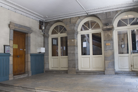Vue de l'entrée de l'escalier, de trois quarts droit. © Région Bourgogne-Franche-Comté, Inventaire du Patrimoine