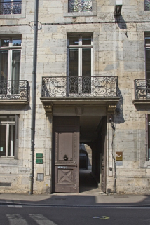 Logis principal, façade sur rue : détail du portail d'entrée. © Région Bourgogne-Franche-Comté, Inventaire du Patrimoine