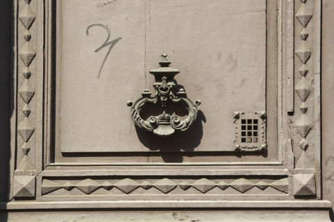 Portail d'entrée : détail du heurtoir. © Région Bourgogne-Franche-Comté, Inventaire du Patrimoine