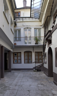 Logis principal, façade postérieure depuis le fond de la cour. © Région Bourgogne-Franche-Comté, Inventaire du Patrimoine