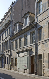 Logis principal, façade antérieure : de trois quarts droit. © Région Bourgogne-Franche-Comté, Inventaire du Patrimoine
