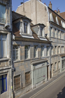 Logis principal, façade antérieure de trois quarts gauche, vue rapprochée. © Région Bourgogne-Franche-Comté, Inventaire du Patrimoine