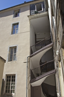 Deuxième logis secondaire, vue de l'escalier à cage ouverte. © Région Bourgogne-Franche-Comté, Inventaire du Patrimoine