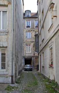 Logis principal, façade postérieure depuis l'entrée de la deuxième cour. © Région Bourgogne-Franche-Comté, Inventaire du Patrimoine