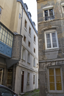 Vue des deux logis secondaires depuis la première cour. © Région Bourgogne-Franche-Comté, Inventaire du Patrimoine