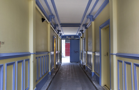 Vue du passage cocher en direction de la rue. © Région Bourgogne-Franche-Comté, Inventaire du Patrimoine