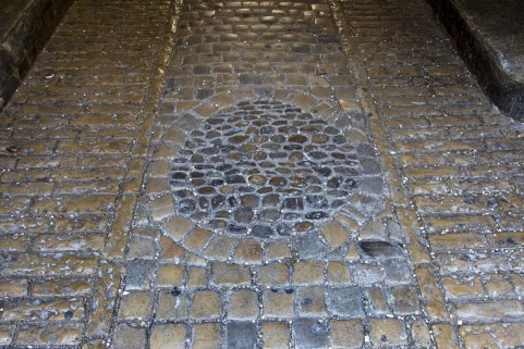 Premier passage cocher : détail du décor du sol. © Région Bourgogne-Franche-Comté, Inventaire du Patrimoine