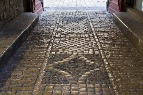 Premier passage cocher : détail du décor du sol, vue d'ensemble. © Région Bourgogne-Franche-Comté, Inventaire du Patrimoine