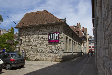 Communs, façade sur rue : de trois quarts gauche. © Région Bourgogne-Franche-Comté, Inventaire du Patrimoine