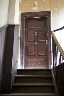Logis principal : porte d'entrée de l'appartement du premier étage. © Région Bourgogne-Franche-Comté, Inventaire du Patrimoine