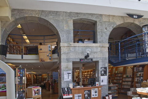 Ancienne cour des communs : détail des baies des anciennes remises et écuries. © Région Bourgogne-Franche-Comté, Inventaire du Patrimoine