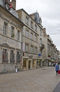 Logis principal : vue d'ensemble de la façade donnant sur la Grande Rue. © Région Bourgogne-Franche-Comté, Inventaire du Patrimoine