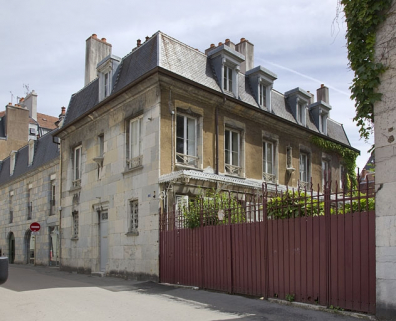 Vue d'ensemble depuis la rue, de trois quarts droit. © Région Bourgogne-Franche-Comté, Inventaire du Patrimoine
