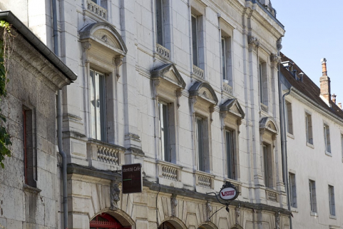 Logis principal : détail du premier étage sur rue. © Région Bourgogne-Franche-Comté, Inventaire du Patrimoine