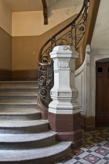 Logis principal, départ de l'escalier dans oeuvre. © Région Bourgogne-Franche-Comté, Inventaire du Patrimoine