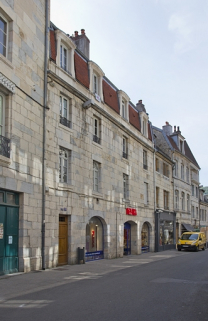 Logis principal : façade sur rue, de trois quarts gauche. © Région Bourgogne-Franche-Comté, Inventaire du Patrimoine