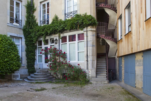 Logis secondaire à gauche de la cour : détail du rez-de-chaussée de l'aile droite. © Région Bourgogne-Franche-Comté, Inventaire du Patrimoine