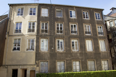 Logis secondaire droit : vue d'ensemble de la façade antérieure. © Région Bourgogne-Franche-Comté, Inventaire du Patrimoine
