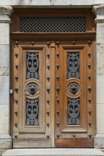 Logis secondaire gauche : vue rapprochée de la porte d'entrée. © Région Bourgogne-Franche-Comté, Inventaire du Patrimoine