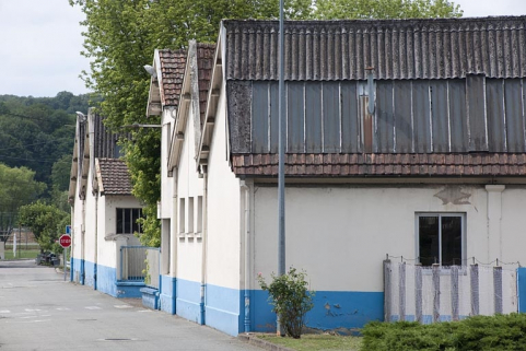 Alignement des bâtiments sur la rue du Stade. © Région Bourgogne-Franche-Comté, Inventaire du patrimoine