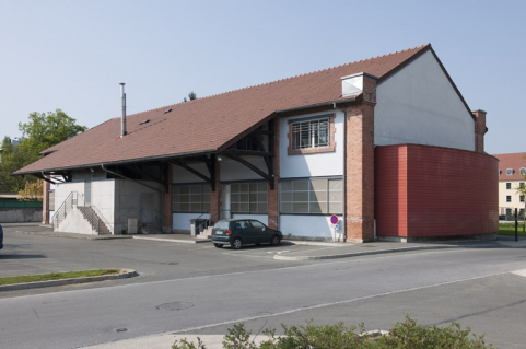 Entrepôt industriel à l'entrée du site. © Région Bourgogne-Franche-Comté, Inventaire du patrimoine