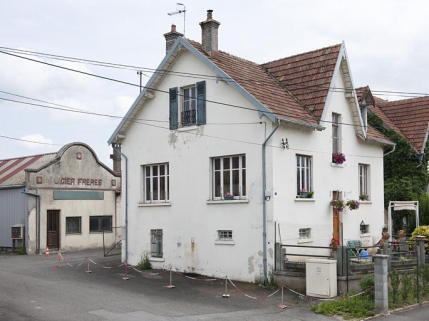 Atelier de fabrication et logement depuis la rue. © Région Bourgogne-Franche-Comté, Inventaire du patrimoine