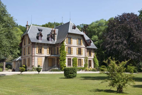 La demeure vue de trois quarts. © Région Bourgogne-Franche-Comté, Inventaire du patrimoine