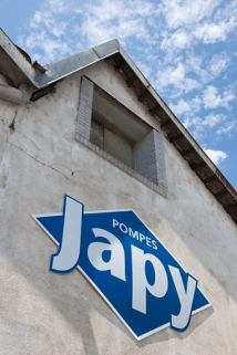 Enseigne de la marque. © Région Bourgogne-Franche-Comté, Inventaire du patrimoine