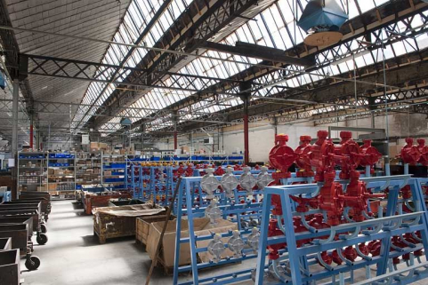 Atelier de fabrication des pompes. Vue d'ensemble vers l'est. © Région Bourgogne-Franche-Comté, Inventaire du patrimoine Atelier de fabrication des pompes. Vue d'ensemble vers l'est. © Région Bourgogne-Franche-Comté, Inventaire du patrimoine