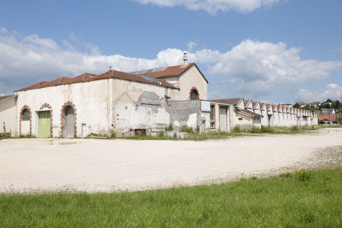 Vue d'ensemble depuis le sud-est. © Région Bourgogne-Franche-Comté, Inventaire du patrimoine