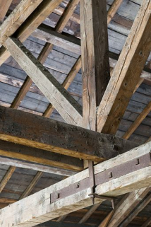 Entrepôt industriel. Charpente : jonction poinçon-entrait. © Région Bourgogne-Franche-Comté, Inventaire du patrimoine