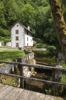 Vue rapprochée depuis l'aval. © Région Bourgogne-Franche-Comté, Inventaire du patrimoine Vue rapprochée depuis l'aval. © Région Bourgogne-Franche-Comté, Inventaire du patrimoine