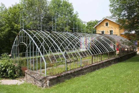 Serre et communs depuis le sud-est. © Région Bourgogne-Franche-Comté, Inventaire du patrimoine