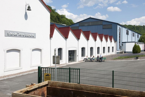 Bâtiment de bureaux (?) et centre d'archives. Façades ouest. © Région Bourgogne-Franche-Comté, Inventaire du patrimoine Bâtiment de bureaux (?) et centre d'archives. Façades ouest. © Région Bourgogne-Franche-Comté, Inventaire du patrimoine