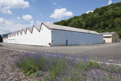 Entrepôts industriels depuis le sud. © Région Bourgogne-Franche-Comté, Inventaire du patrimoine Entrepôts industriels depuis le sud. © Région Bourgogne-Franche-Comté, Inventaire du patrimoine