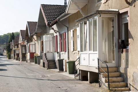 Vue d'ensemble depuis le nord des logements dits "casernes". © Région Bourgogne-Franche-Comté, Inventaire du patrimoine