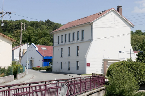 Bâtiment de bureaux. Vue depuis le pont. © Région Bourgogne-Franche-Comté, Inventaire du patrimoine